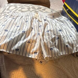 Aerie White and Blue Patterned Women's Shorts